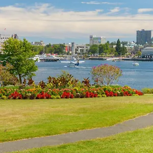 Deluxe 2 Bed 2 Bath And 5 Min Walk To Downtown And Seawalk Apartment
